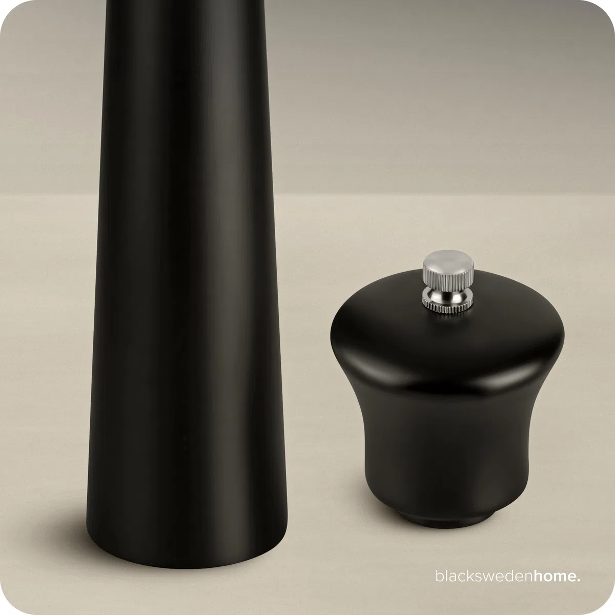 Black Sweden Home Sal y Pimienta Set – Saleros de Cocina – Molinillo Pimienta y Salero Negro y Blanco – Diseño Elegante Madera – Molinillo de Pimienta Cerámico – Grinder de Especias