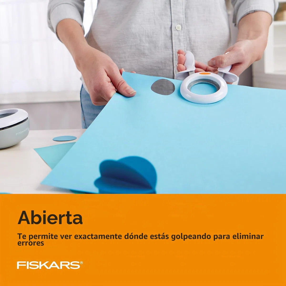 Fiskars - Perforadora de Papel Extragrande para Manualidades, Agarre ergonómico y fácil de apretar, Forma de Sello de aprobación, Herramientas para álbumes de Recortes
