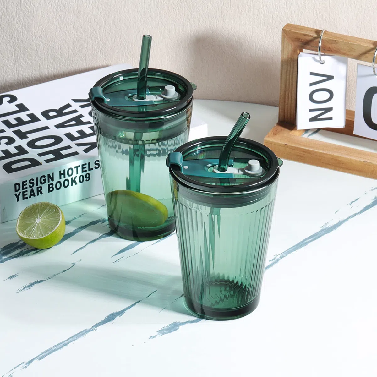Joeyan 450ml Vaso de Vidrio con Tapa y Pajitas, Juego de 2 Taza de Agua Helada Sellado a Prueba de Fugas, Rayas de Cristal Verde, Taza de Viaje pare Café,Whisky,Batidos,Jugo, Apto para Lavavajillas